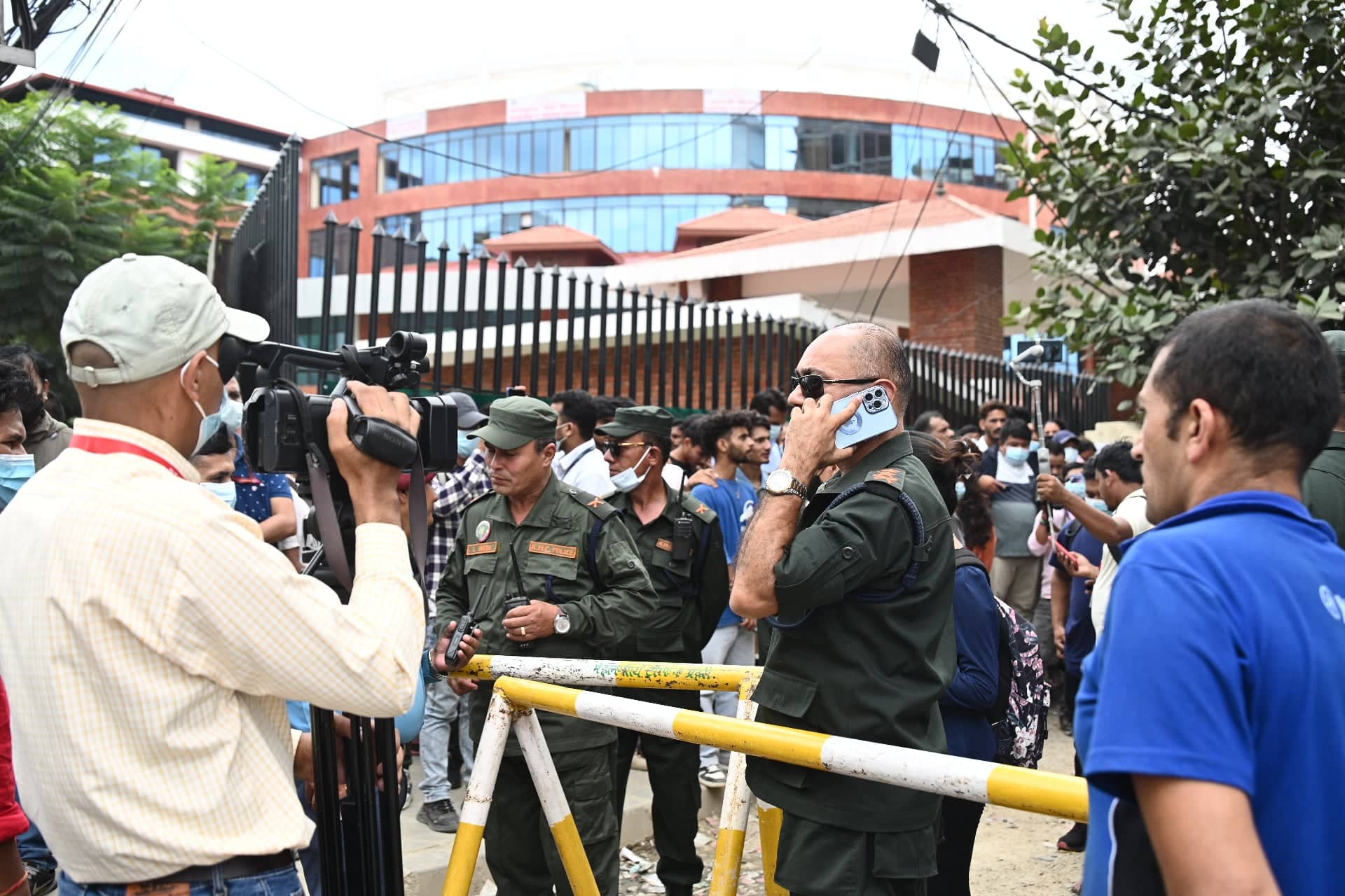 राहदानी विभाग पुग्याे काठमाडाैं महानगरकाे टिम (तस्वीरहरू)